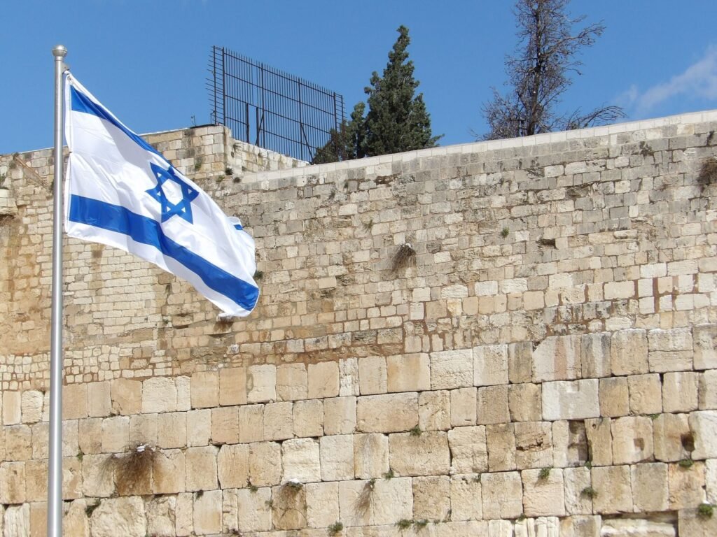 Israeli flag at the Western Wall – Lithuanian citizenship for Litvaks