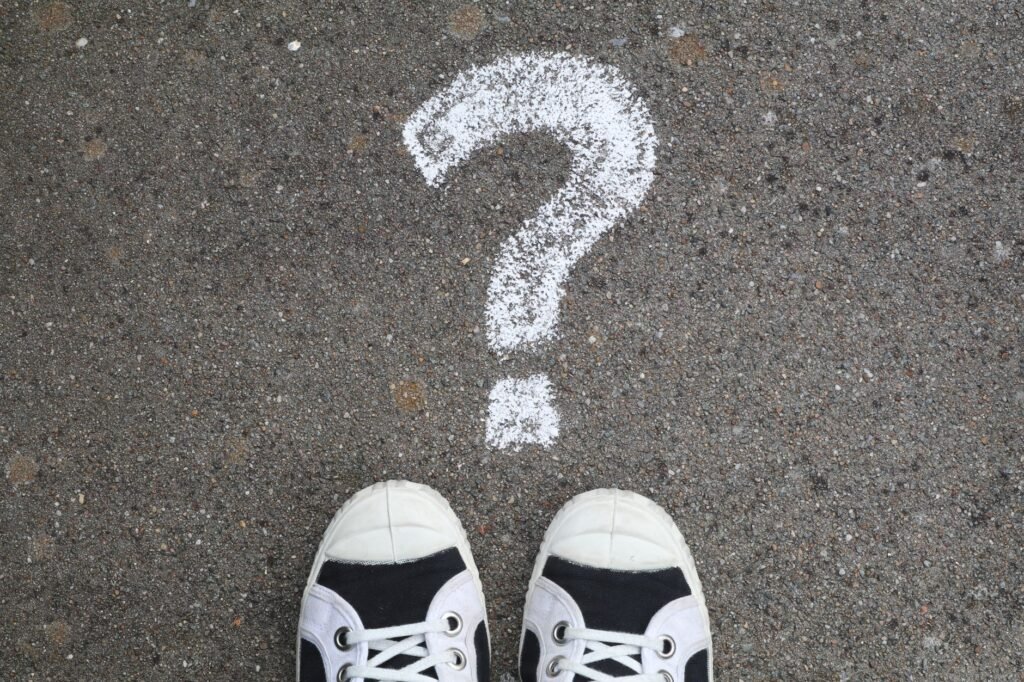 Question mark on pavement – 12 FAQ about Lithuanian citizenship restoration